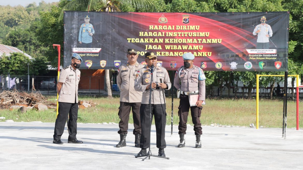 Kapolres Malaka Memberikan Arahan Kepada Seluruh Personil Polres Malaka Saat Apel Pagi