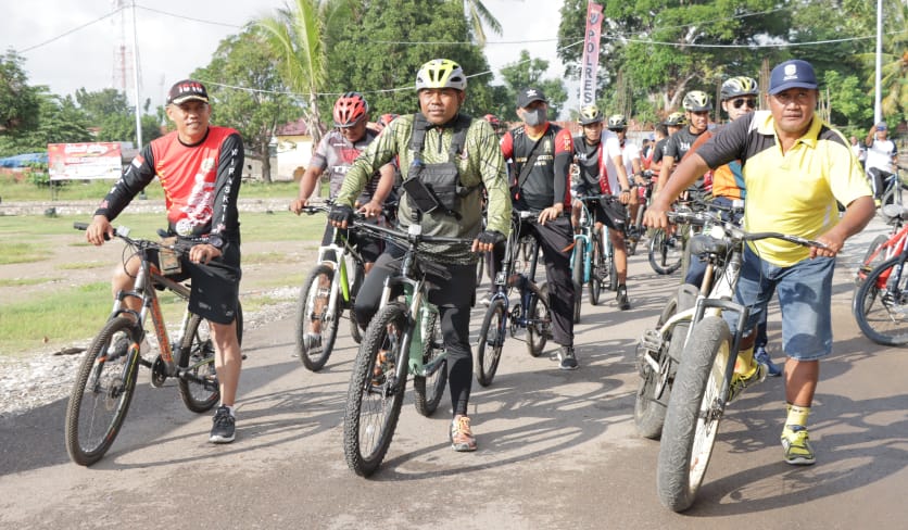 Semarak HUT Bhayangkara ke-76 Kapolres Malaka Goes Bareng TNI Dan Warga Malaka