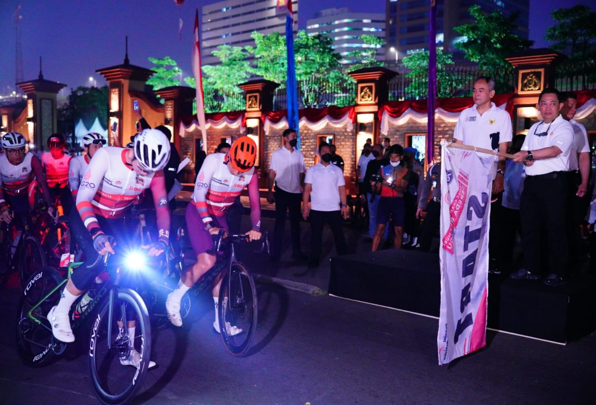 Kapolri Lepas Pesepeda yang Pecahkan Rekor MURI, Gowes Sejauh 508 Km 