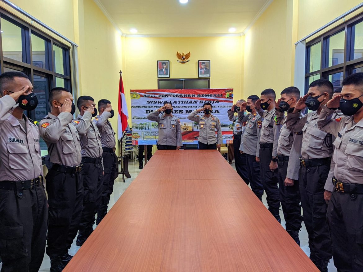 Apel Penyerahan Kembali Siswa Latihan Kerja Bintara Polri Gel. 1, T.A. 2022 di Polres Malaka