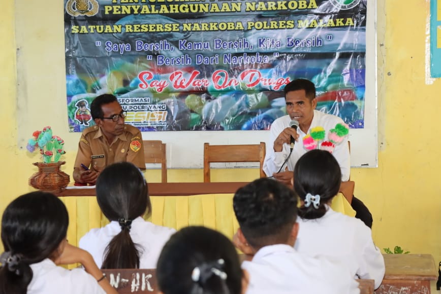 Selamatkan Penerus Bangsa   Sat Narkoba Res Malaka Sosialisasi Di SMA Harekakae