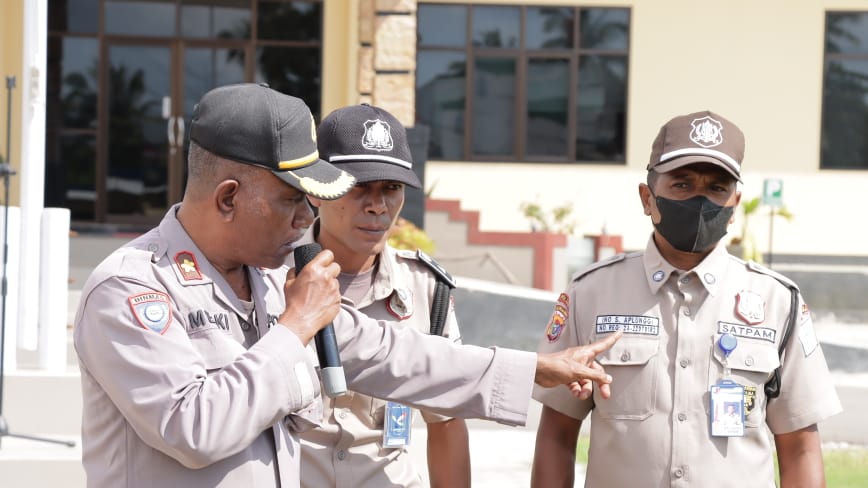 DitBimas Polda NTT Supervisi Ke Polres Malaka Asistensi Satpam Cek Kamling 