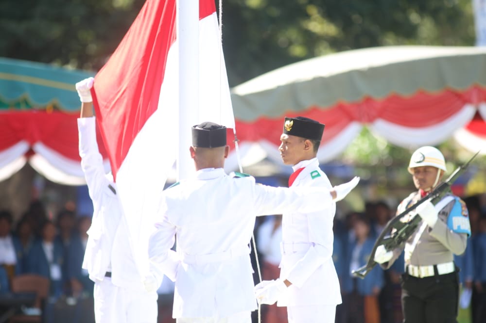 Kapolres Malaka AKBP Rudy J.J Ledo dan Ketua Bhayangkari Hadiri Upacara HUT RI Ke-77