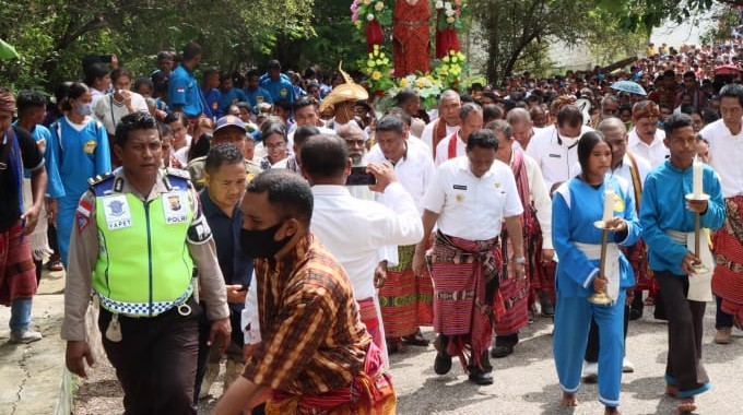 Polres Malaka Beri Pengaman & Kenyamanan Ribuan Umat Katolik Kegiatan Perarakan Arca Bunda Maria 