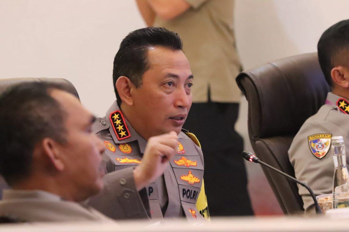 Kapolri Pantau Command Center Pengamanan KTT Asean