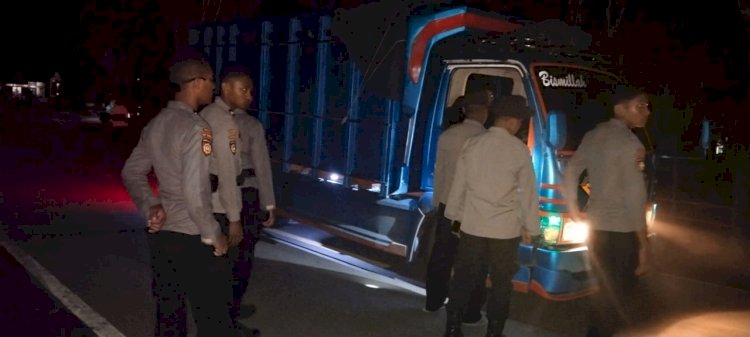 Gunung Lewotobi Naik Status Awas: Personel gabungan Polda NTT Lakukan Patroli dan Evakuasi Dini.-