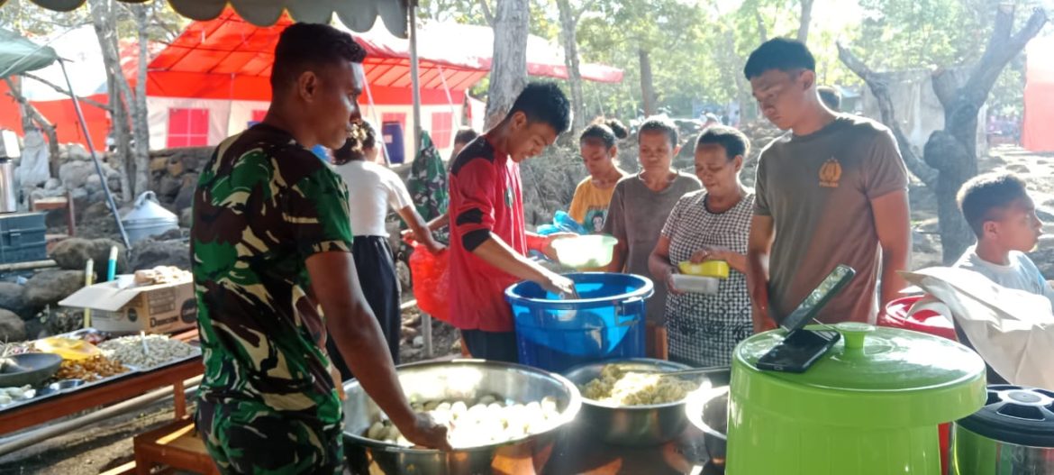 Polri Aktif Berikan Dukungan Kemanusiaan untuk Pengungsi Erupsi Gunung Lewotobi