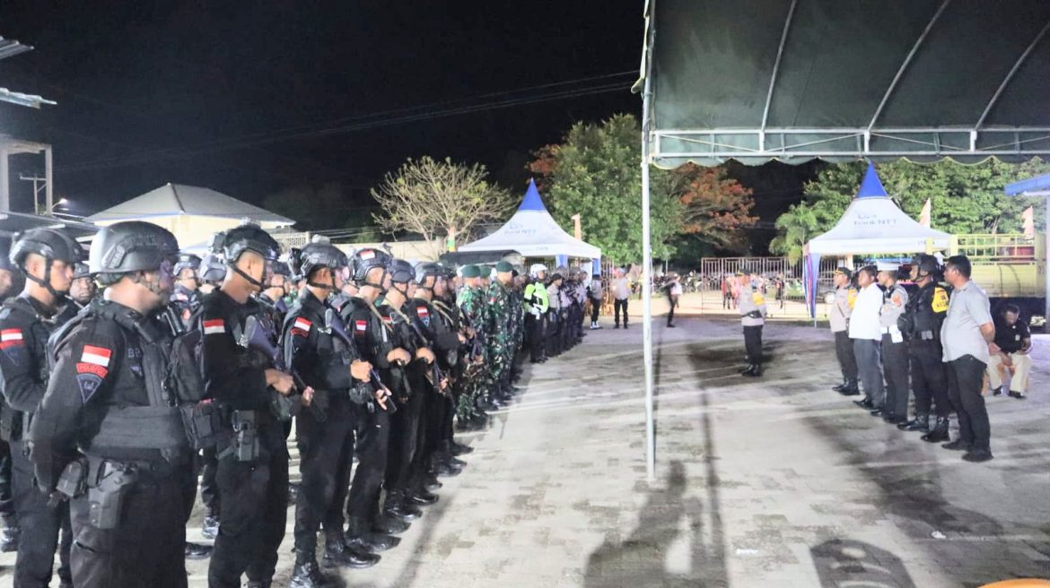 Polres Malaka Turunkan Personil Gabungan Jaga Ketat Pleno Pilkada  Hingga Dinihari. ini Hasilnya Pleno Bupati Dan Wakil Bupati Malaka