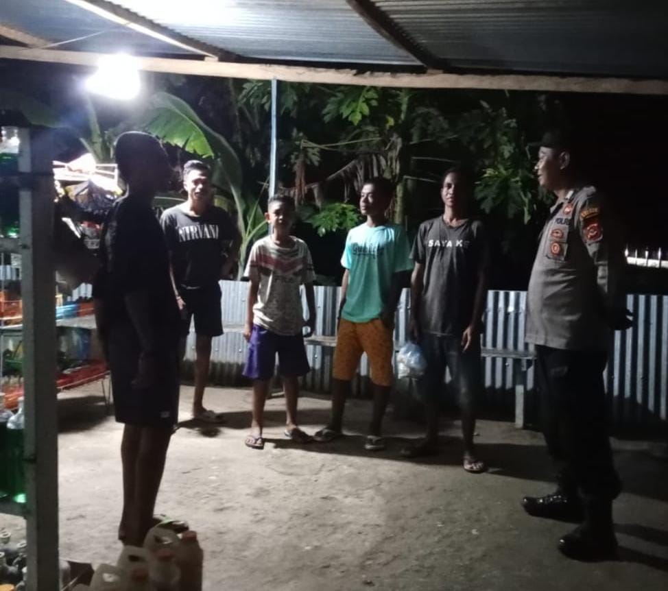 Polsek Malaka Timur Gelar Patroli Dialogis dan Himbauan Kamtibmas di Malam Hari untuk Ciptakan Rasa Aman di Masyarakat