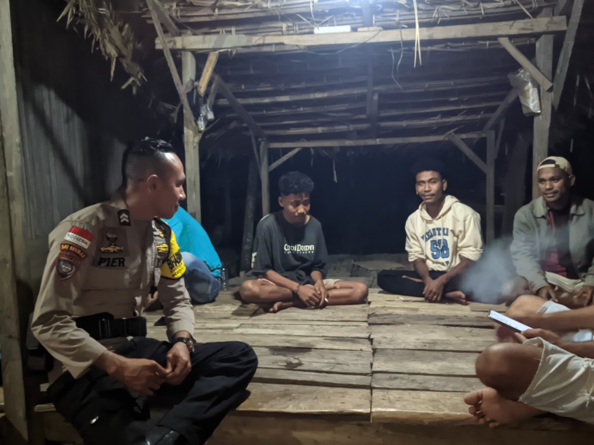 Polsek Wewiku Gelar Patroli Dialogis, Edukasi Warga Demi Keamanan Bersama