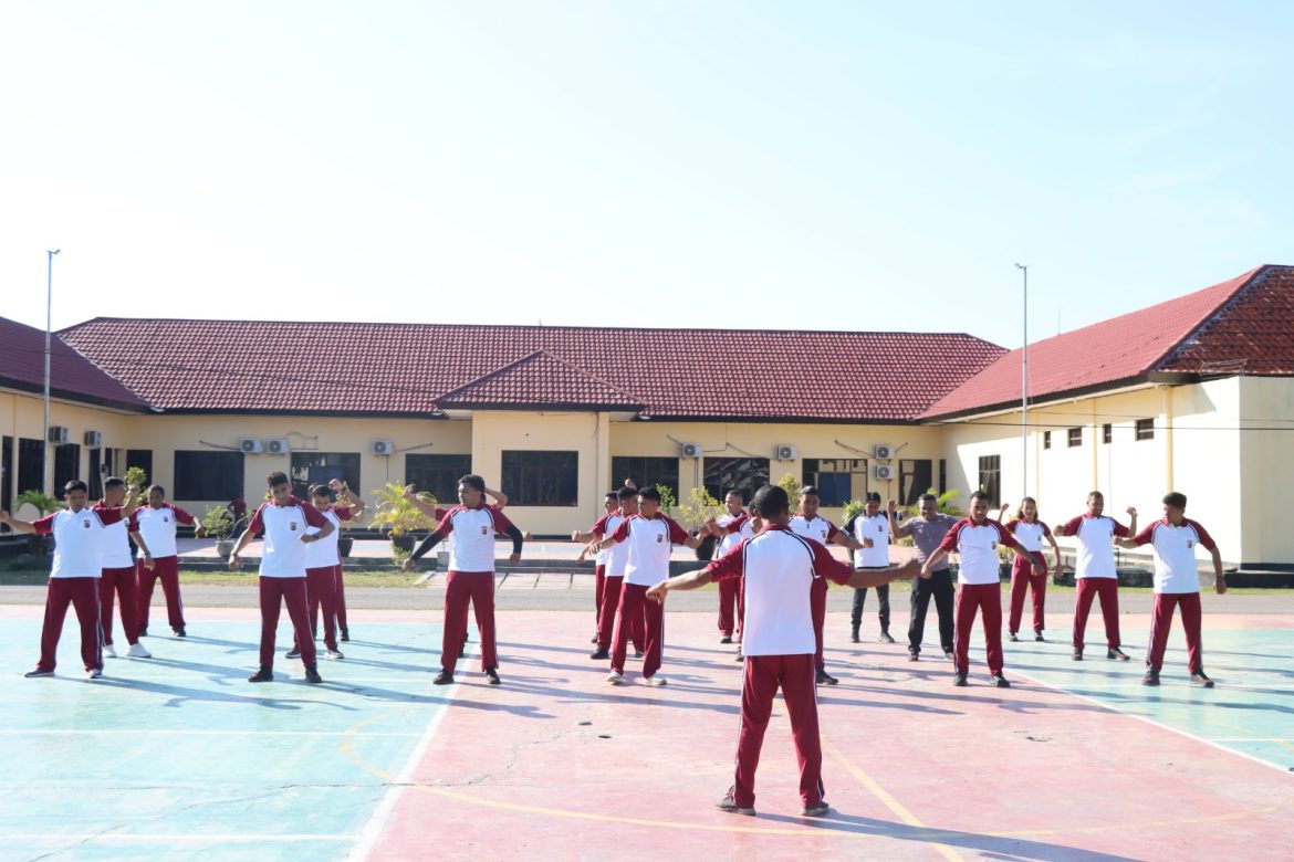 Olahraga Rutin Jumat Pagi, Kunci Kebugaran dan Soliditas Polres Malaka