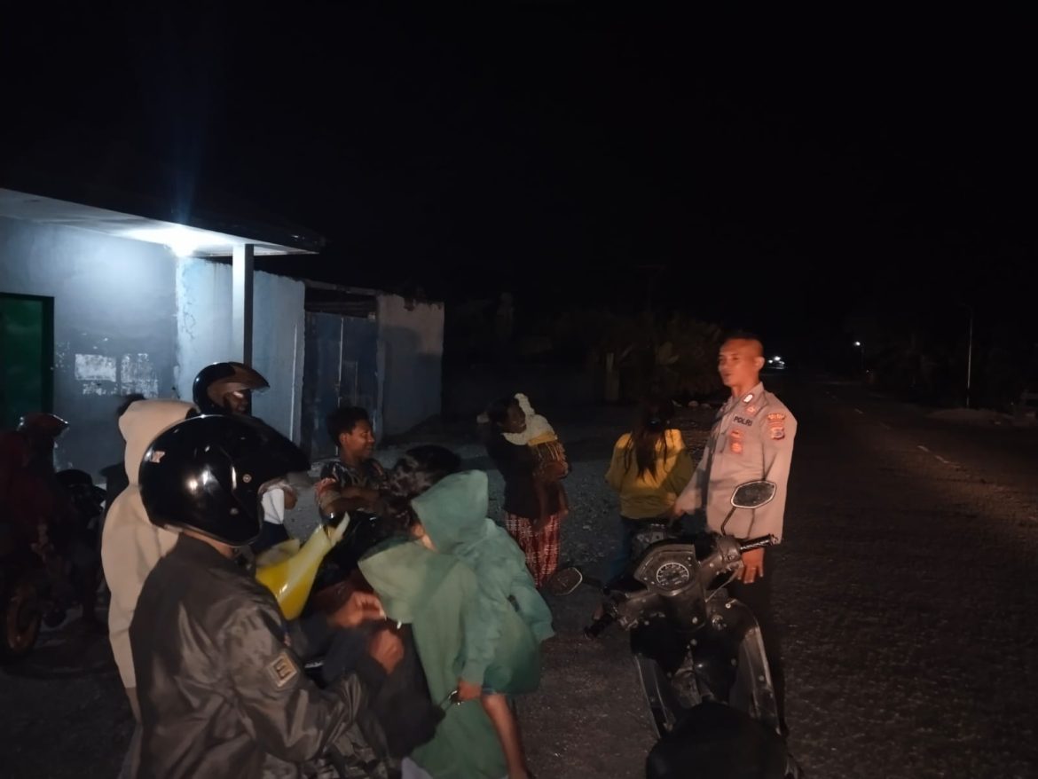 Polsek Wewiku Gencarkan Patroli Dialogis, Wujudkan Keamanan Lewat Edukasi dan Pendekatan Humanis