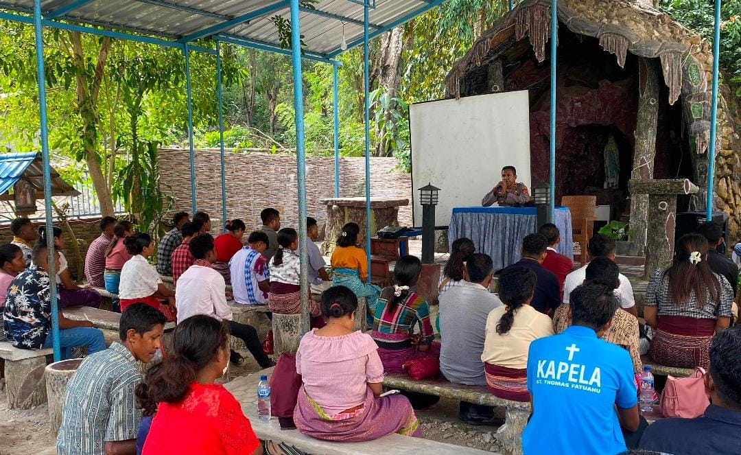 Kapolsek Malaka Timur Beri Edukasi Soal KDRT kepada Calon Penerima Sakramen Perkawinan