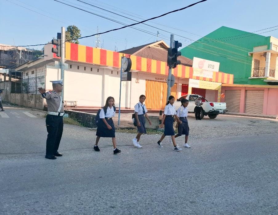 Polres Malaka Gelar Pengaturan dan Himbauan Lalu Lintas di Kota Betun, Tingkatkan Kesadaran Masyarakat Tertib Berlalu Lintas