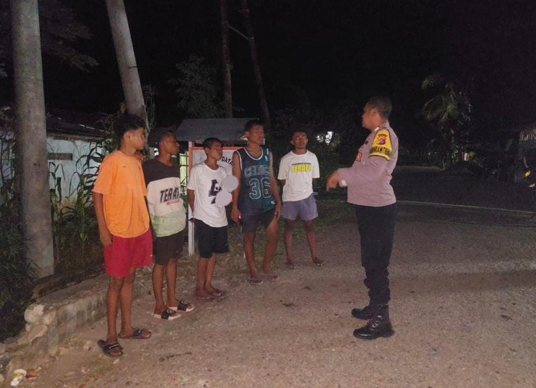 Polsek Kobalima Gelar Patroli Dialogis Malam, Ajak Warga Jaga Kamtibmas dan Hindari Miras