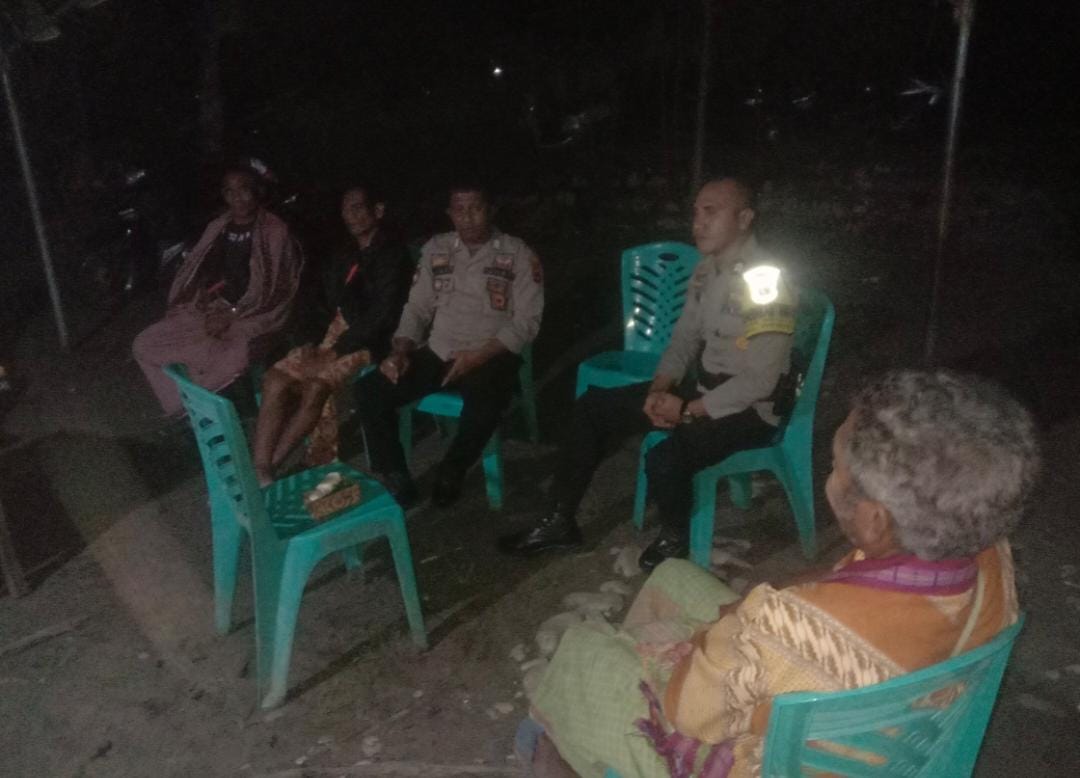 Polsek Wewiku Gelar Patroli Malam, Edukasi Warga dan Pantau Titik Rawan Kriminalitas
