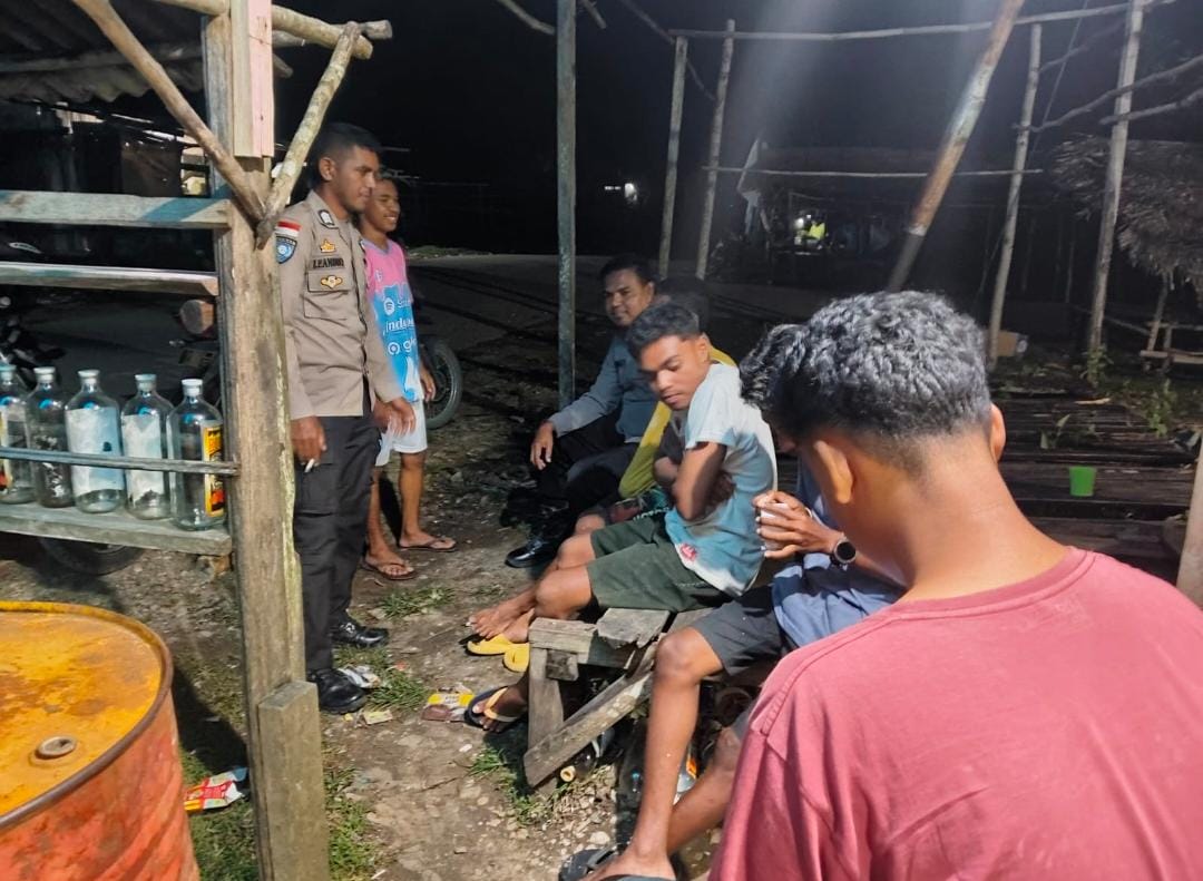 Polisi Sambangi Warga di Malam Hari, Jaga Kamtibmas Lewat Patroli Dialogis