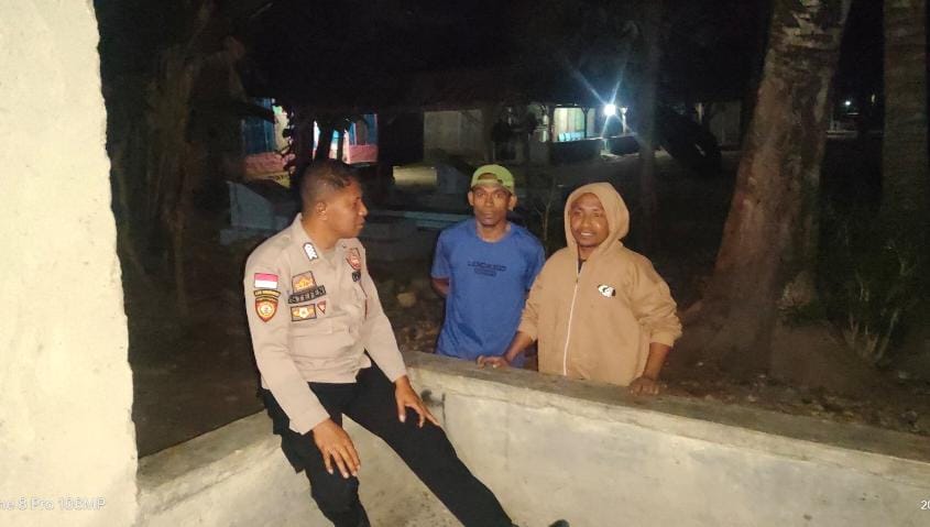 Polsek Wewiku Gencarkan Patroli Malam, Warga Diedukasi Soal Kamtibmas