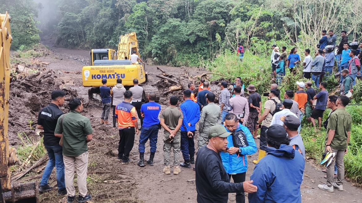 Kapolres Nagekeo-Polda NTT Terjun Langsung Tangani Longsor Boawae–Mauponggo, Akses Jalan Mulai Pulih Secara Bertahap