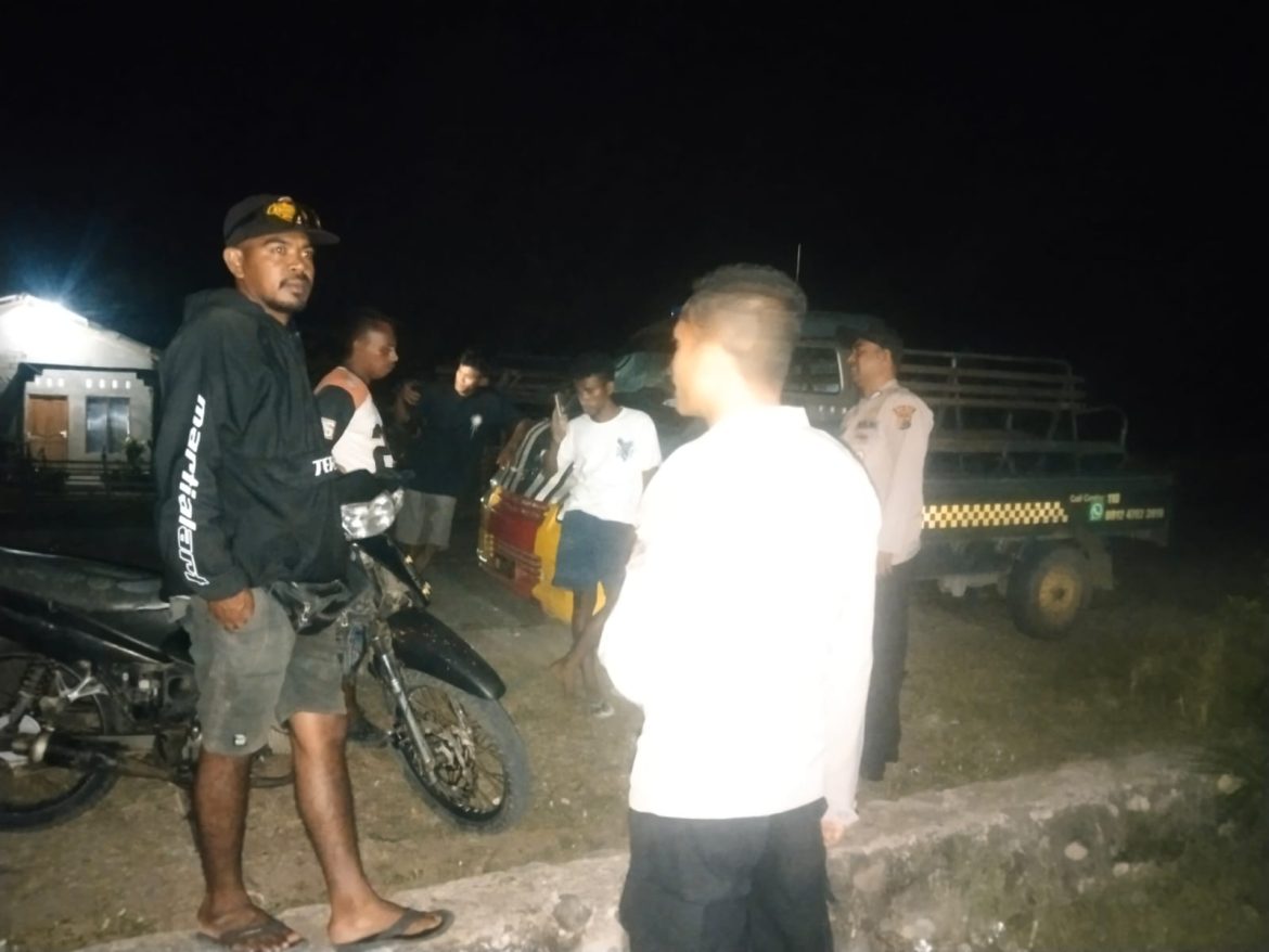 Polsek Kobalima Gelar Patroli Dialogis, Ajak Warga Jaga Kamtibmas di Malam Hari