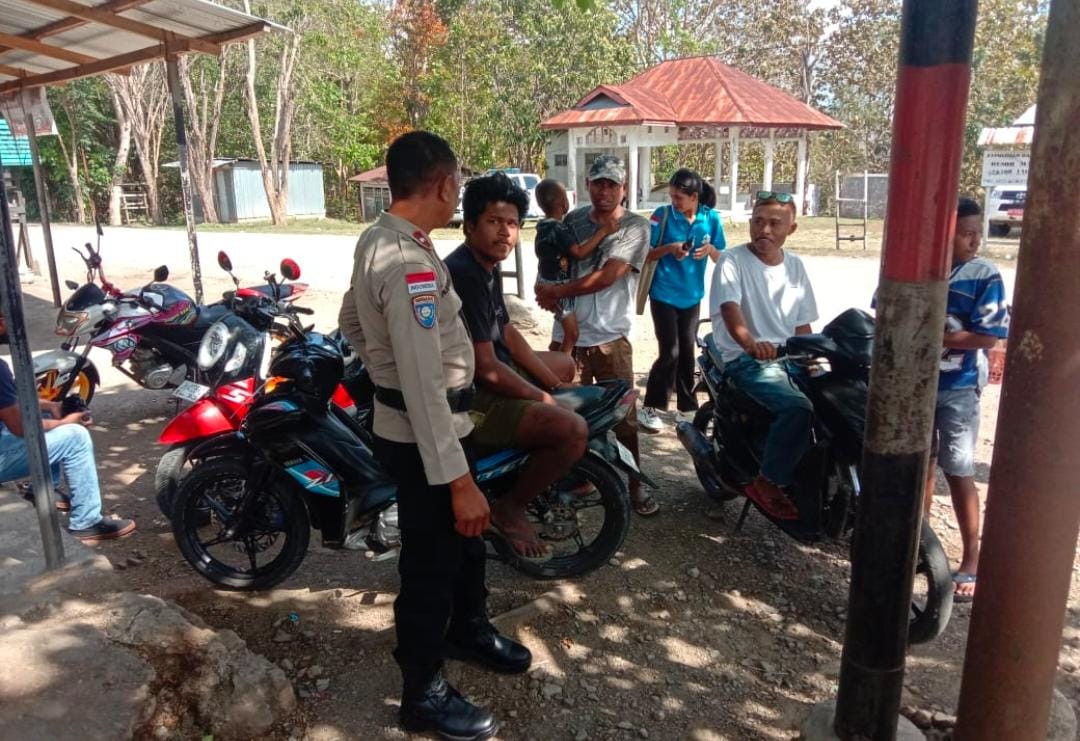 Polsek Laenmanen Gelar Patroli Dialogis, Ajak Warga Desa Meotroi Jaga Kamtibmas dan Waspadai TPPO