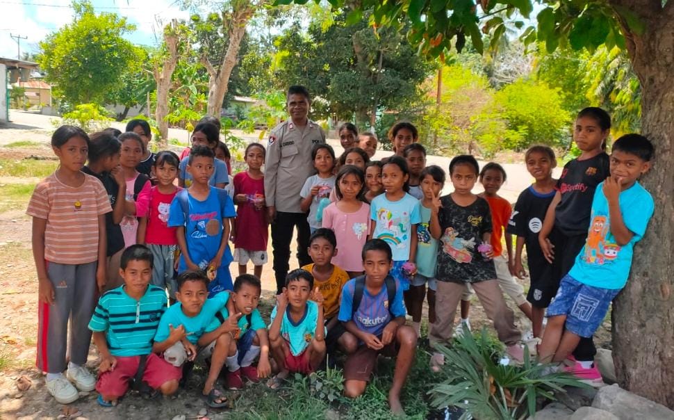 Polsek Malaka Tengah Ajak Anak-Anak Cinta Ketertiban Lewat Himbauan Humanis