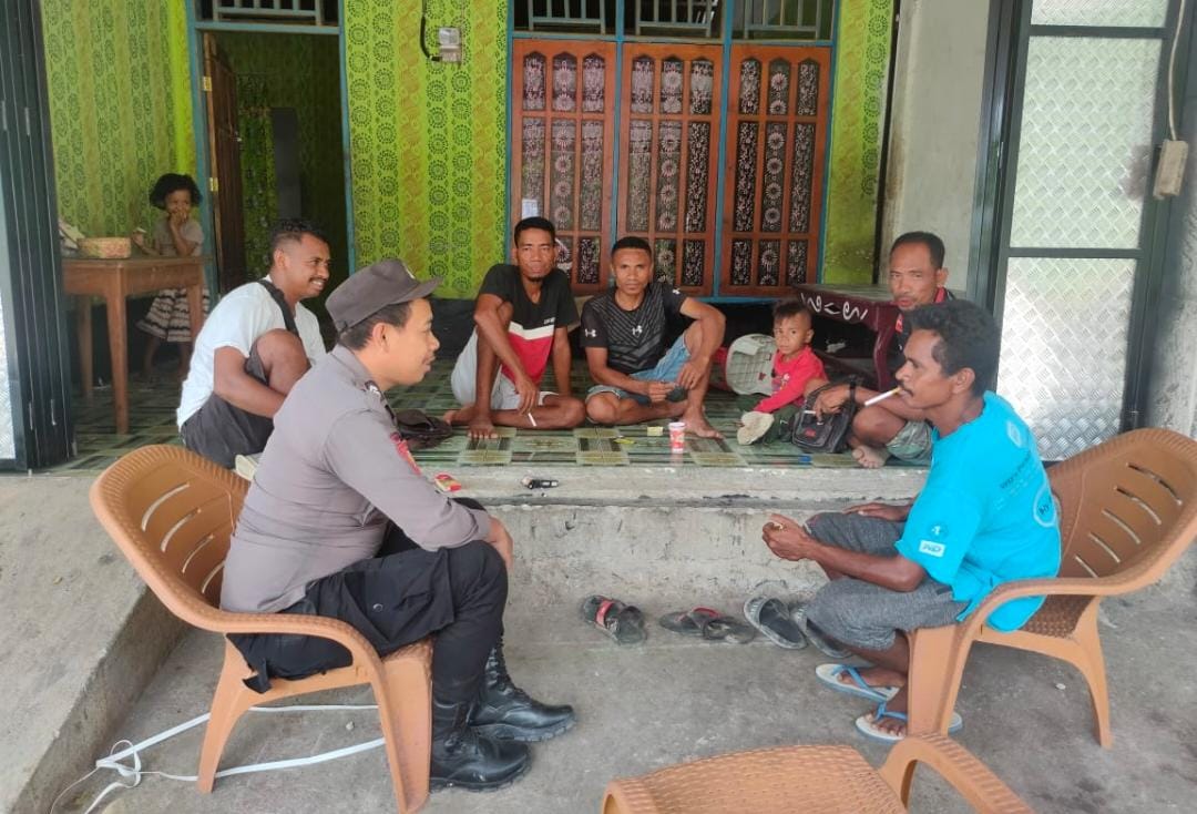 Polsek Rinhat Laksanakan Patroli Dialogis, Ajak Warga Jaga Kamtibmas Kondusif
