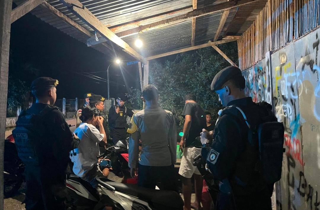 Polsek Malaka Tengah Dekatkan Diri ke Warga Lewat Patroli Dialogis Malam Hari