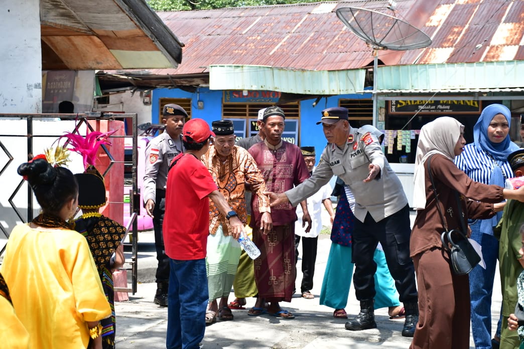 Bakti Kesehatan dan Baksos Bhayangkari Masih Berlangsung, Kapolres Ende Pimpin Langsung Pengamanan Hingga Tuntas