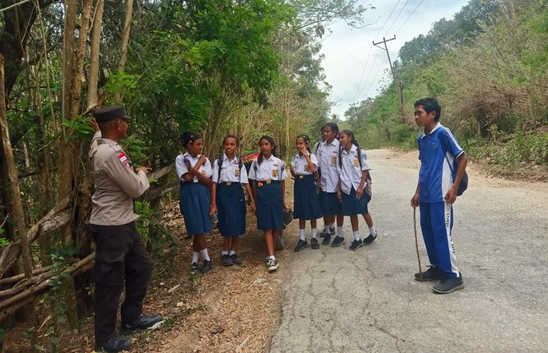 Polsek Malaka Timur Sampaikan Himbauan Kamtibmas kepada Pelajar, Ingatkan Pentingnya Tertib dan Aman di Jalan