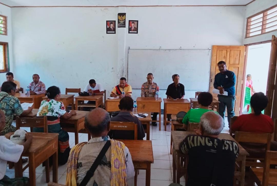 Lewat Program “Jumat Curhat”, Polsek Laenmanen Dengarkan Aspirasi dan Harapan Warga Desa Tniumanu