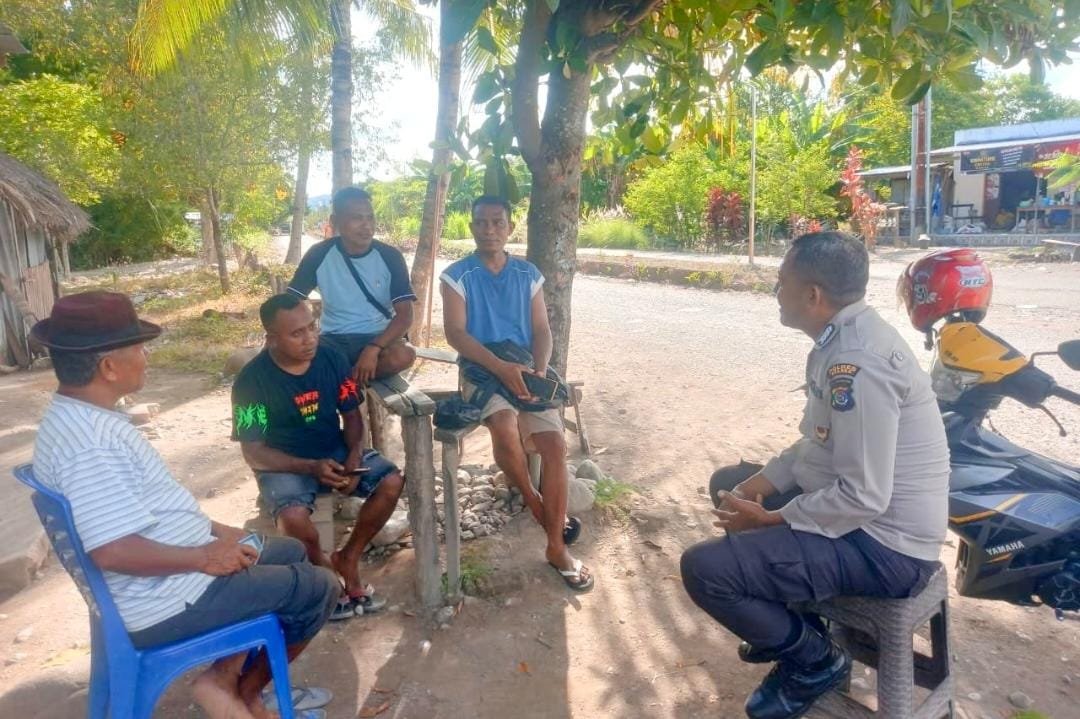 Polsek Kobalima Ajak Warga Jaga Ketertiban dan Hindari Miras di Jalan Raya