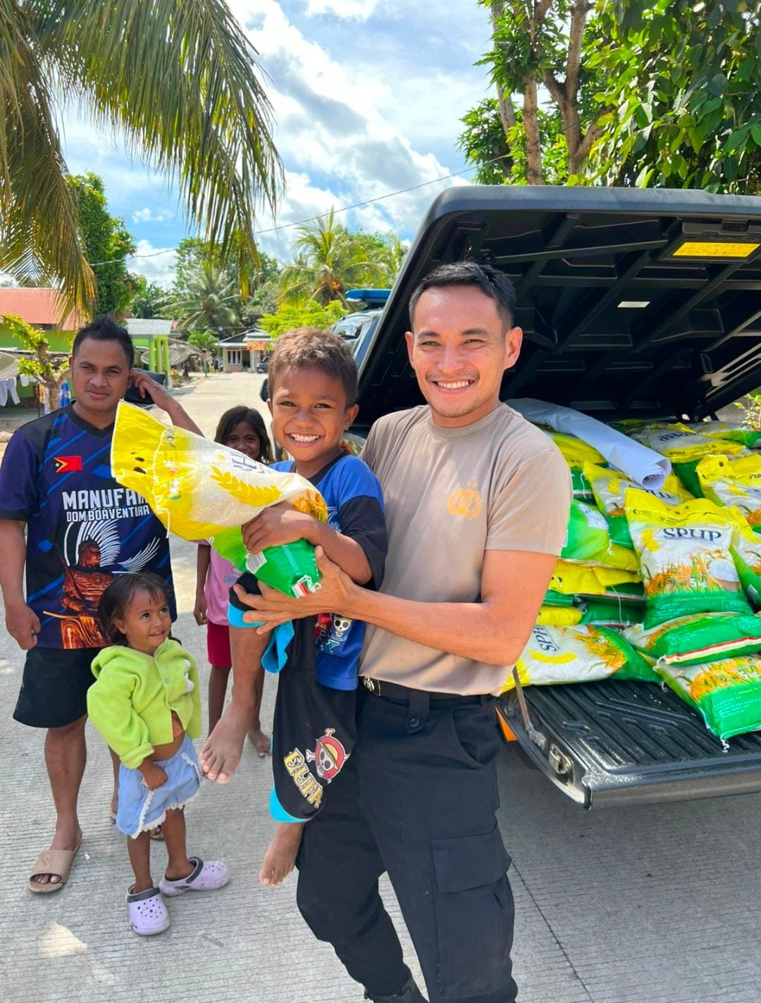 Polres Malaka Bersama Polsek Jajaran Sukses Kawal Operasi Pasar Beras SPHP, Wujud Nyata Kepedulian Polri Terhadap Masyarakat