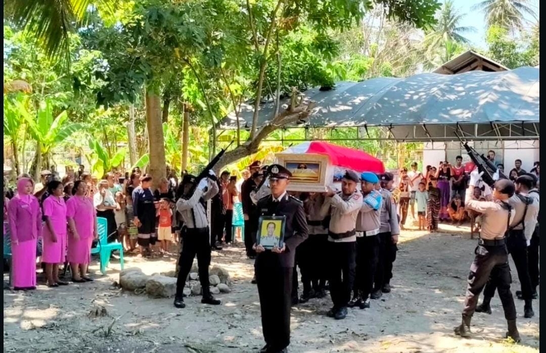 Polres Malaka Gelar Upacara Penghormatan Terakhir untuk Almarhum Bripka (Purn) Joao Camoes