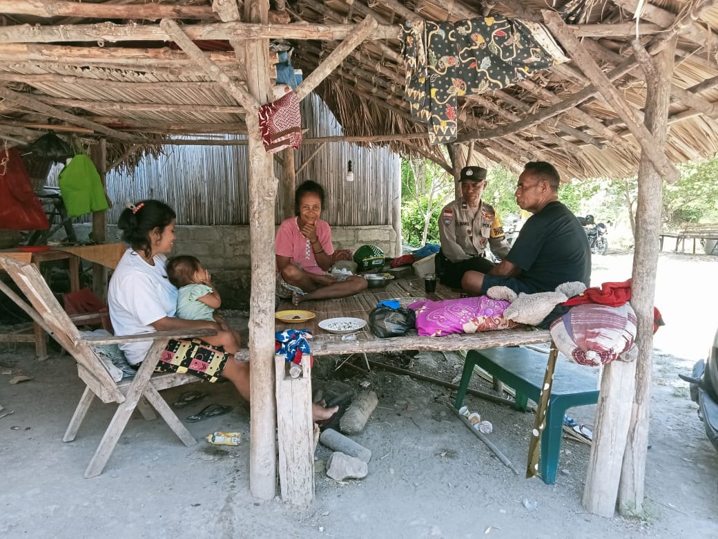 Bhabinkamtibmas Kobalima Duduk Bersama Warga, Wujudkan Keamanan Lewat Kebersamaan