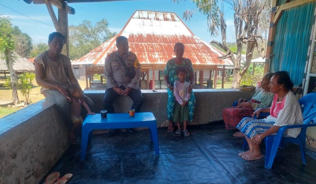 Bhabinkamtibmas Rangkul Warga Lewat Patroli Dialogis Humanis di Kobalima