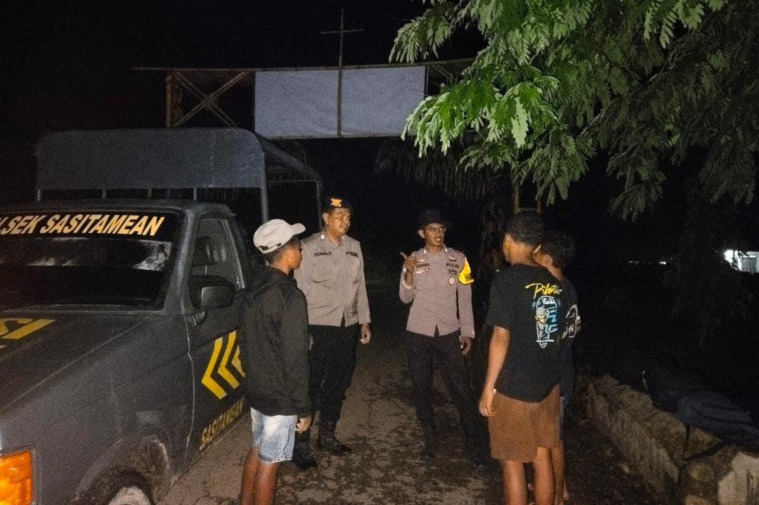 Polsek Sasitamean Himbau Warga Jaga Kamtibmas dan Hindari Miras Lewat Patroli Dialogis