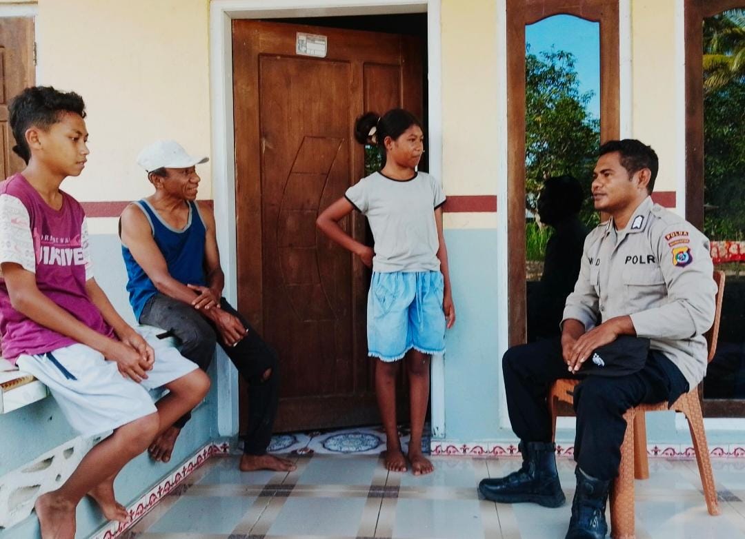 Polsek Rinhat Gelar Patroli Dialogis, Perkuat Pencegahan Gangguan Kamtibmas di Wilayah Perbatasan