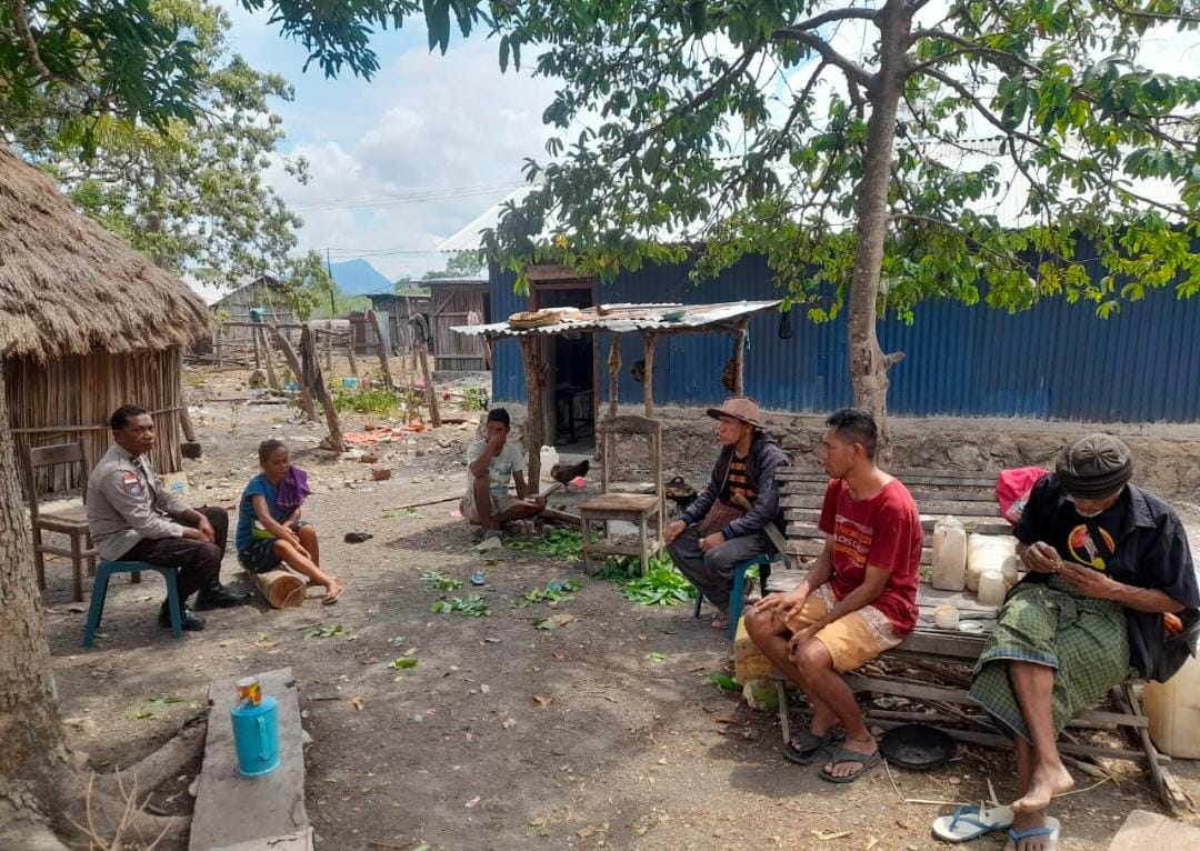Turun Langsung ke Masyarakat, Polsek Laenmanen Perkuat Kamtibmas di Desa Oenaek