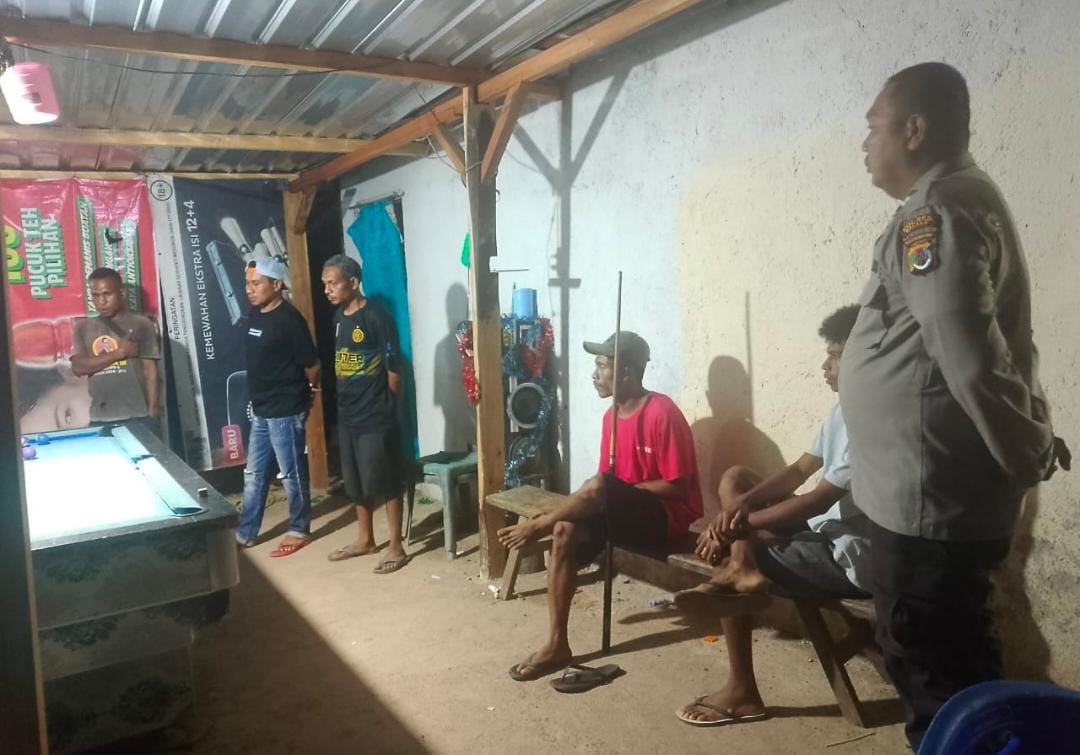 Patroli dialogis polsek laenmanen wujudkan keamanan wilayah dan cegah TPPO di desa uabau