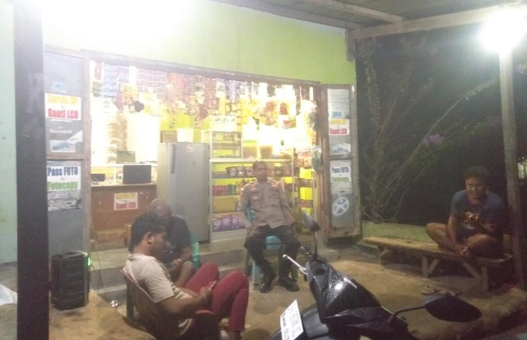 Patroli dialogis polsek malaka timur wujudkan kamtibmas yang aman dan kondusif pada malam hari