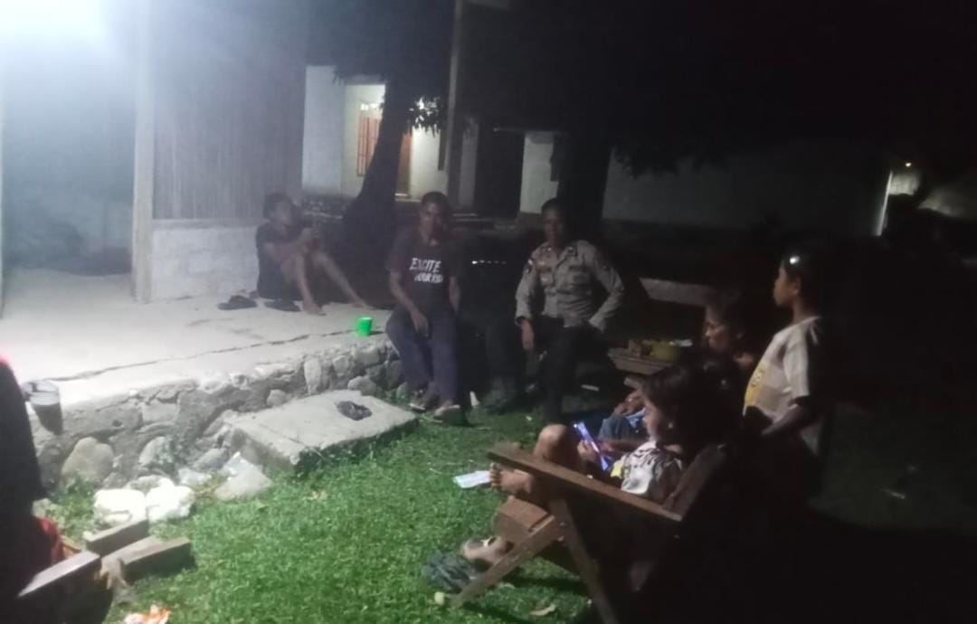 Patroli Dialogis Polsek Wewiku Tegakkan Kamtibmas di Tengah Malam