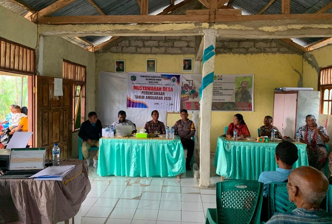 Bhabinkamtibmas Desa Lotas Hadiri Musrenbangdes 2026, Dukung Perencanaan Pembangunan dan Penguatan Kamtibmas