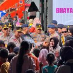 Kapolri Tinjau Posko Pengungsian di Aceh Tamiang, Salurkan Bantuan ke Korban Bencana IMG-20251211-WA0135