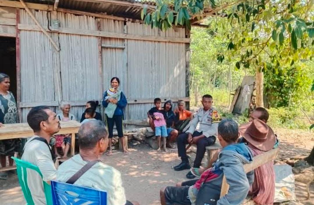 Polsek Laenmanen Laksanakan Patroli Dialogis, Ajak Warga Oenaek Jaga Kamtibmas dan Waspada TPPO