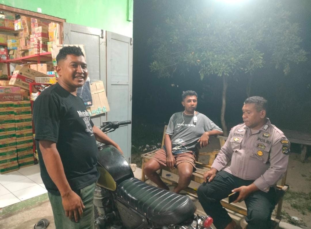 Dukung Pemeliharaan Kamtibmas, Polsek Wewiku Gelar Patroli Dialogis Malam Hari