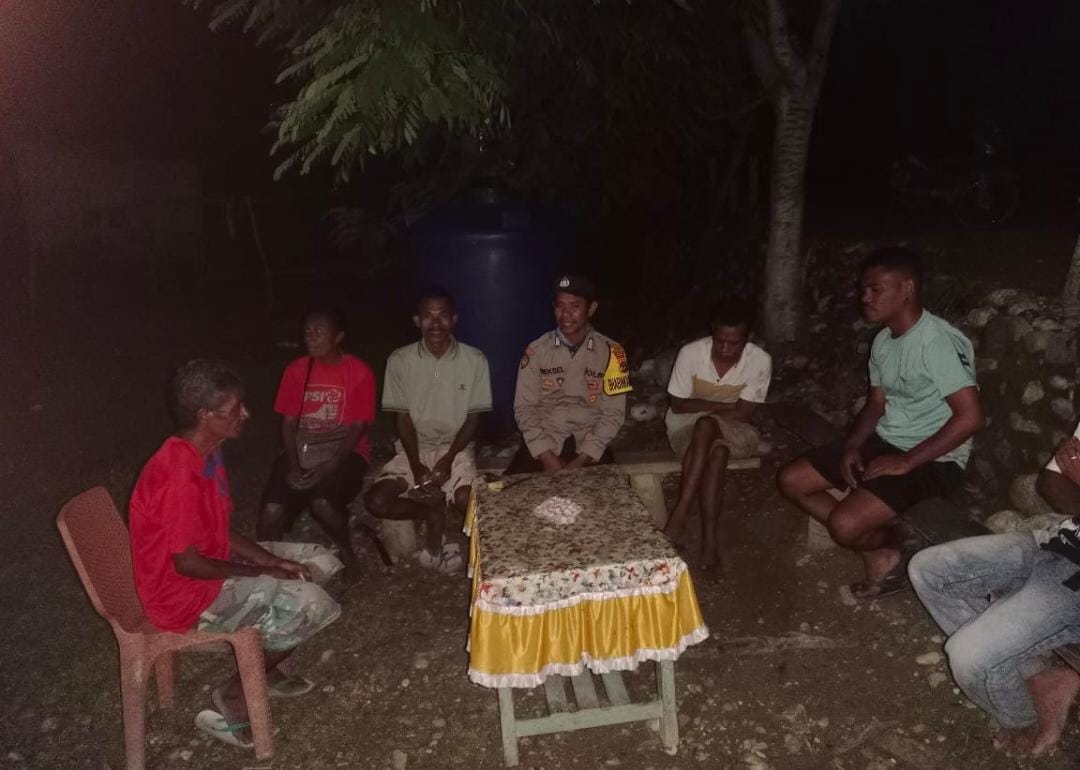 Bangun Rasa Aman Warga, Polsek Rinhat Laksanakan Patroli Dialogis Malam Hari