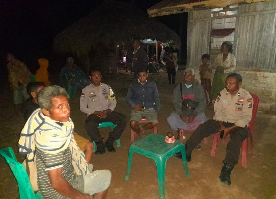 Patroli Dialogis Polsek Laenmanen Sampaikan Imbauan Kamtibmas dan Pencegahan TPPO di Desa Bisesmus
