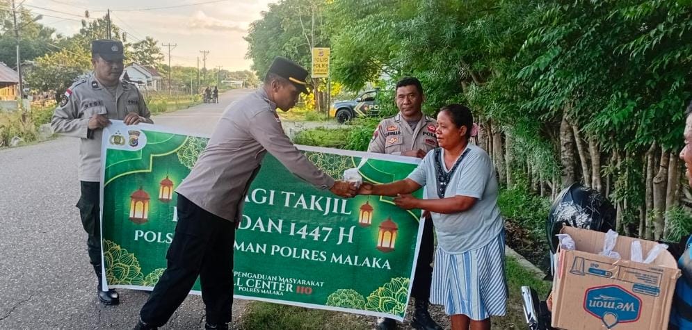Polsek Weliman Berbagi Takjil di Bulan Suci Ramadhan, Pererat Silaturahmi dan Jaga Kamtibmas