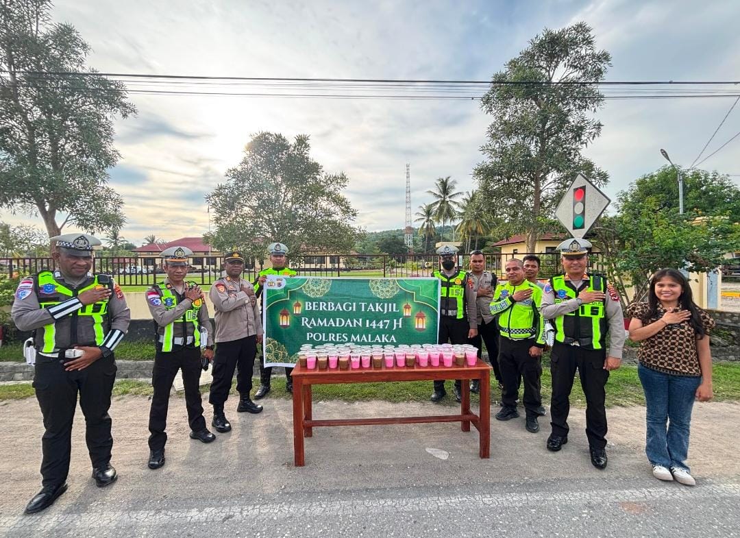 Sat Lantas Polres Malaka Berbagi Takjil, Tebar Kepedulian dan Semangat Ramadhan 1447 H